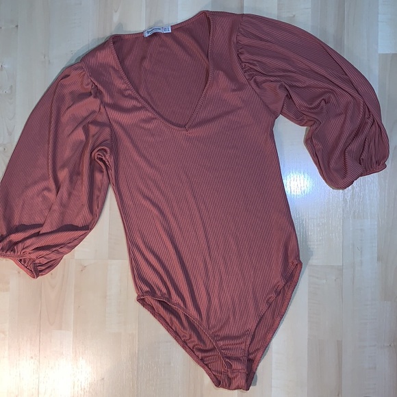 Stradivarius Rose Pink Ribbed V-scoop bodysuit - Picture 2 of 8